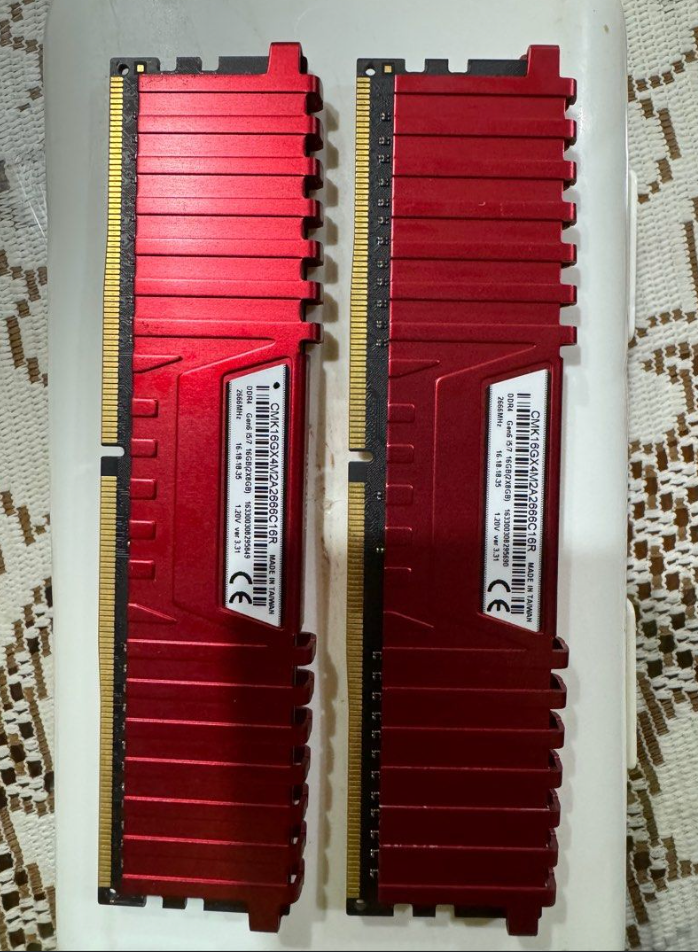 Corsair Vengeance LPX (2 x 8 GBs )